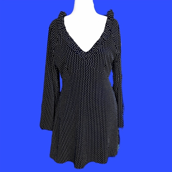 👗|•VERY J•| Black & White Dot Ruffled Deep V-neck Dress Size Large - Picture 10 of 10